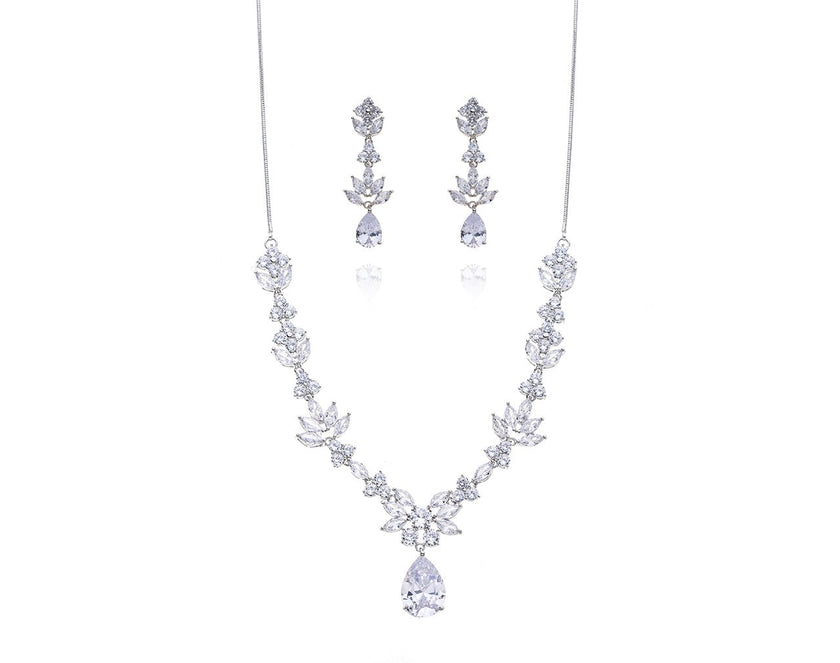 Juego de Pendientes y Gargantilla Diva