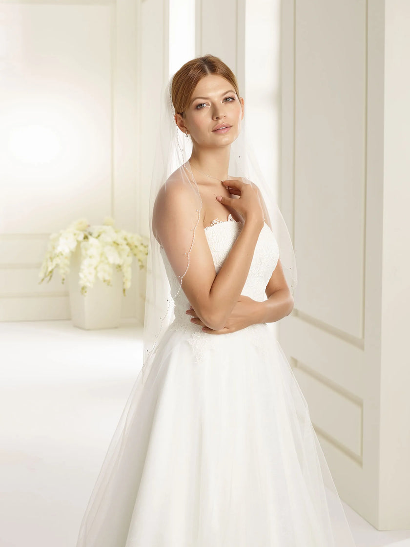 Velo de novia corto de 80 cm con perlas y cristales en color ivory – Tul suave y peineta incorporada para un look elegante