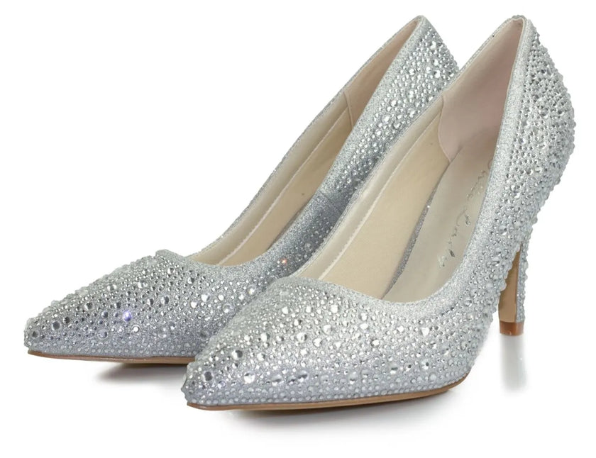 Zapatos de fiesta plateados con tacón de 8 cm, cubiertos de strass brillantes para eventos formales y bodas.