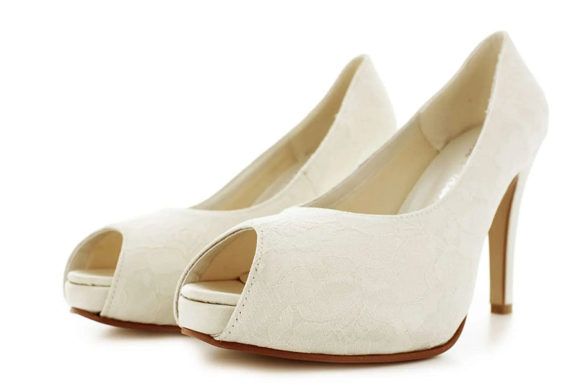 Zapatos de novia Crisoprasa Ivory con tacón de 8 cm, punta elegante y plantilla acolchonada para un ajuste cómodo.