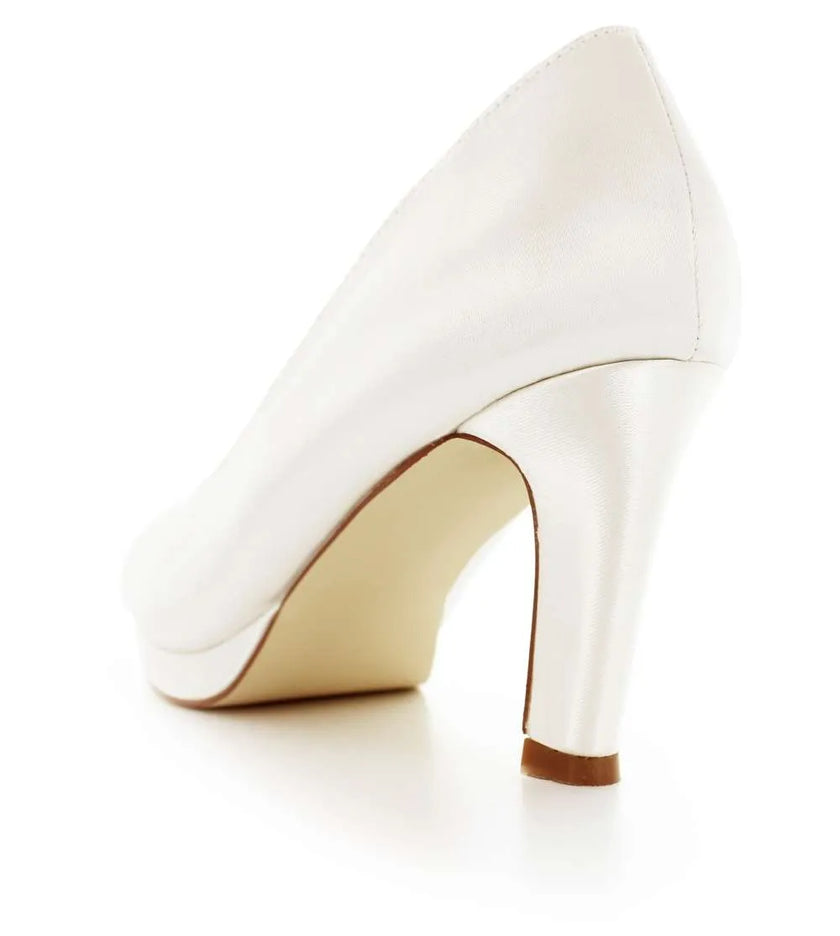 Zapatos de novia Sugilita en color Ivory con plataforma, tacón ancho de 8 cm y plantilla acolchada, ideales para bodas y eventos elegantes.
