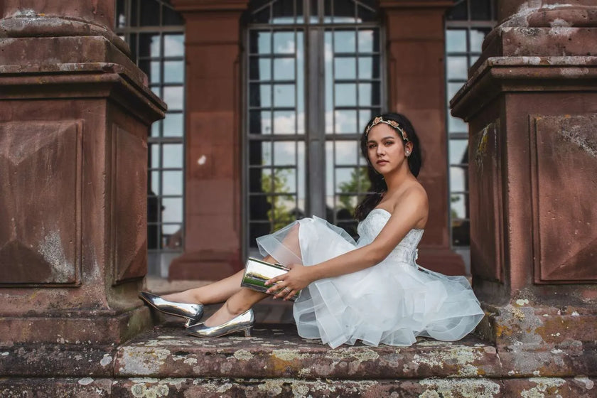 Zapatos de fiesta Titanita Dorado con tacón de 5 cm, acabado efecto espejo y diseño sofisticado, perfectos para bodas y eventos elegantes.