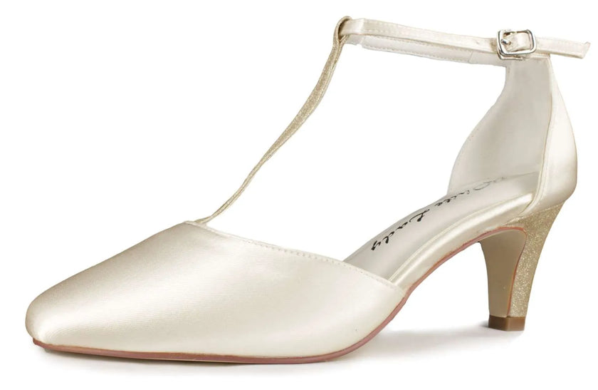 Zapatos de novia Malaquita con glitter champán y tacón de 5,5 cm en color ivory, elegantes y cómodos para bodas y fiestas.