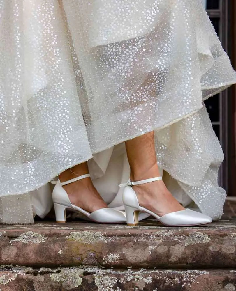Zapatos de novia Opalo con tacón bloque de 5 cm, color ivory (blanco natural) y diseño elegante, perfectos para bodas y eventos especiales.