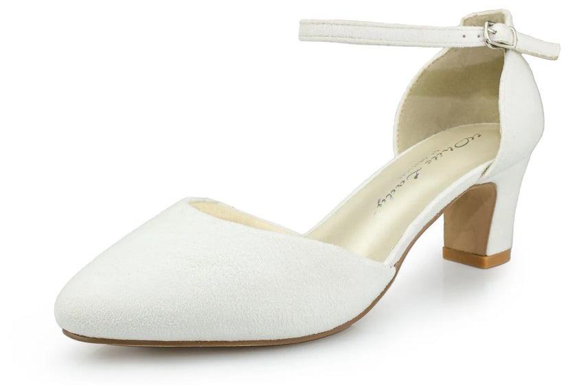 Zapatos de novia Alejandrita en color ivory, tacón bloque de 5 cm y hebilla ajustable, ideales para bodas y eventos elegantes.