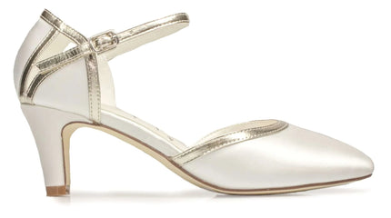 Zapatos de novia Berilo en color ivory con borde dorado, ideales para bodas y eventos elegantes.