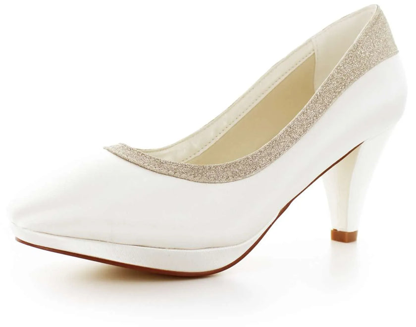 Zapatos de novia Cuarzo en color ivory, con tacón elegante y detalles refinados, ideales para bodas y eventos especiales.