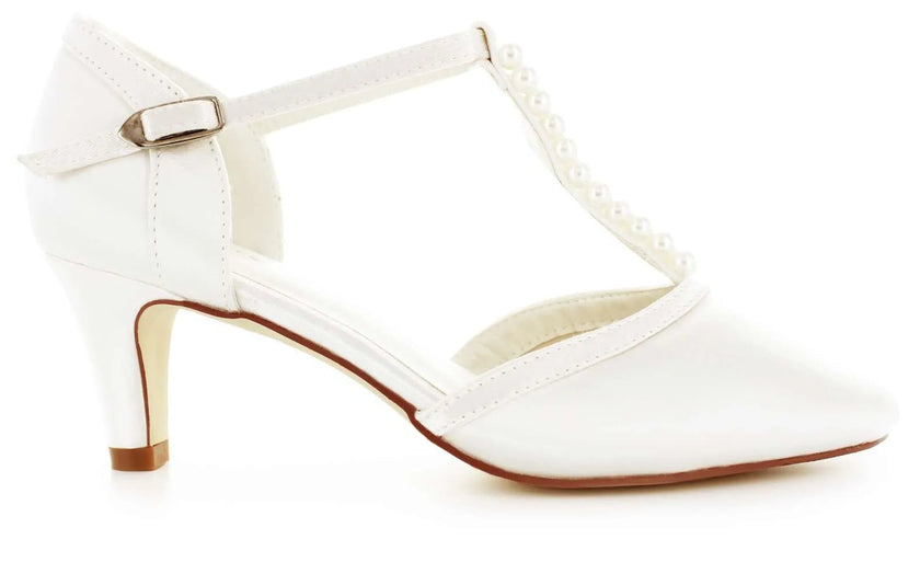 Zapatos de novia Rodonita en color ivory con detalles de perlas, tacón elegante y correa en T, perfectos para bodas y eventos especiales.