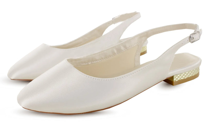 Zapatos de novia en satén ivory con punta fina y tacón dorado de 15 mm, perfectos para bodas y eventos elegantes.