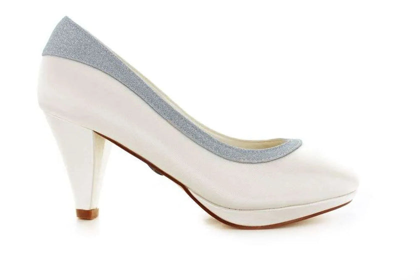 Zapatos de novia Zafiro en color ivory, con tacón elegante y detalles sofisticados, ideales para bodas y eventos especiales.